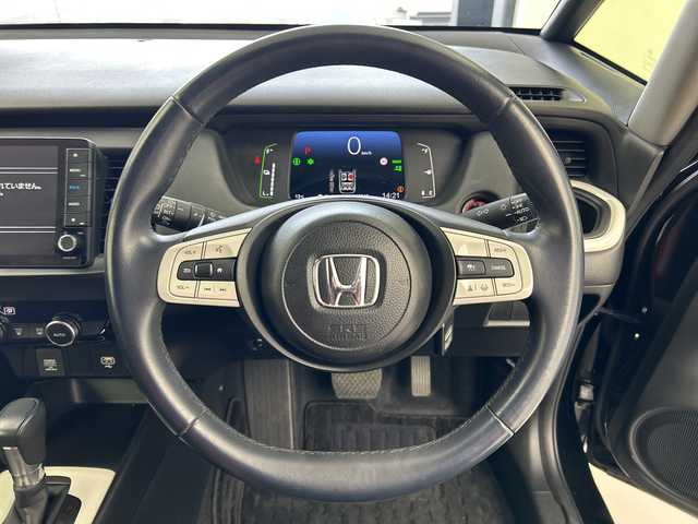 ホンダ フィット e:HEVホーム 奈良県 2024(令6)年 1.2万km クリスタルブラックパール 純正ギャザーズ9インチナビ/フルセグ CD DVD BT MSV USB/バックカメラ/ビルトインETC/レーダークルーズコントロール/衝突軽減ブレーキ/踏み間違い/パーキングセンサー/レーンキープアシスト/電子パーキング/BREAK HOLD/純正ギャザーズドライブレコーダー/ハーフレザーシート/LEDヘッドライト/オートライト/オートハイビーム/スマートキー/純正ドアバイザー/純正フロアマット/電動格納ミラー