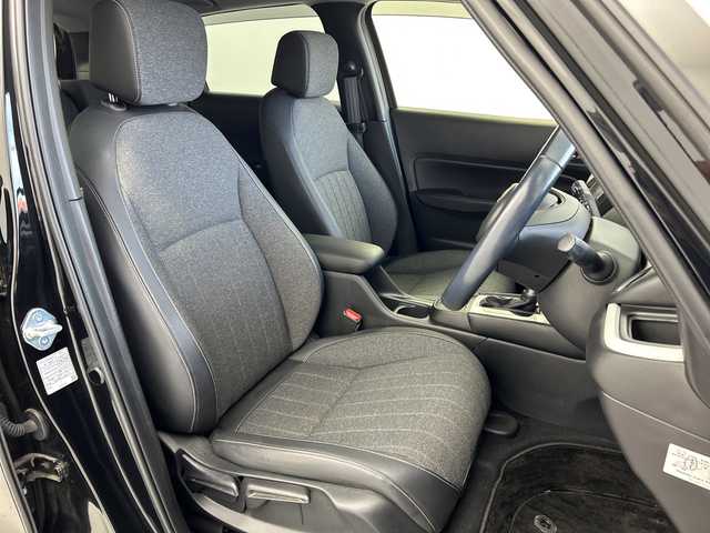 ホンダ フィット e:HEVホーム 奈良県 2024(令6)年 1.2万km クリスタルブラックパール 純正ギャザーズ9インチナビ/フルセグ CD DVD BT MSV USB/バックカメラ/ビルトインETC/レーダークルーズコントロール/衝突軽減ブレーキ/踏み間違い/パーキングセンサー/レーンキープアシスト/電子パーキング/BREAK HOLD/純正ギャザーズドライブレコーダー/ハーフレザーシート/LEDヘッドライト/オートライト/オートハイビーム/スマートキー/純正ドアバイザー/純正フロアマット/電動格納ミラー