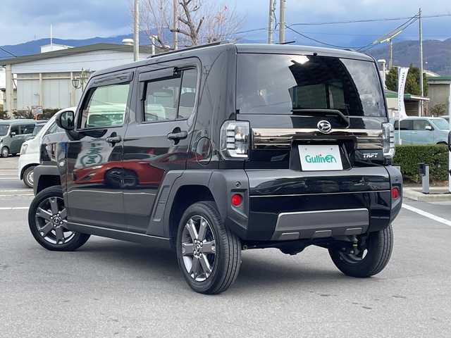 ダイハツ タフト G ターボ ダーククロムベンチャー 長野県 2022(令4)年 2.1万km ブラックマイカメタリック 禁煙車/スカイフィールトップ/ルーフレール/純正ナビ【NMZK-W72D】/(CD/DVD/フルセグTV/Bluetooth)/スマートアシスト/・衝突警報機能/・衝突回避支援ブレーキ/・ブレーキ制御機能付誤発進抑制機能/・車線逸脱抑制制御機能/・車線逸脱警報機能/・路外逸脱抑制機能/・先行車発進お知らせ機能/・全車速追従機能付アダプティブクルーズコントロール/・ふらつき警報機能/・標識認識機能/・レーンキープコントロール/・コーナーセンサー/・アダプティブドライビングビーム/バックカメラ/ETC/ドライブレコーダー/前席シートヒーター/革巻きステアリング/ステアリングスイッチ/電動パーキングブレーキ/ブレーキホールド/LEDヘッドライト/フォグランプ/オートライト/スマートキー/Pスタート/電動格納ミラー/純正15インチAW