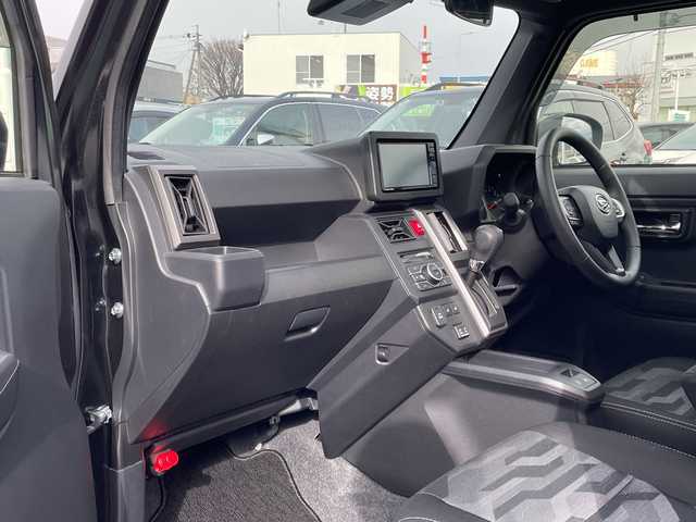 ダイハツ タフト G ターボ ダーククロムベンチャー 長野県 2022(令4)年 2.1万km ブラックマイカメタリック 禁煙車/スカイフィールトップ/ルーフレール/純正ナビ【NMZK-W72D】/(CD/DVD/フルセグTV/Bluetooth)/スマートアシスト/・衝突警報機能/・衝突回避支援ブレーキ/・ブレーキ制御機能付誤発進抑制機能/・車線逸脱抑制制御機能/・車線逸脱警報機能/・路外逸脱抑制機能/・先行車発進お知らせ機能/・全車速追従機能付アダプティブクルーズコントロール/・ふらつき警報機能/・標識認識機能/・レーンキープコントロール/・コーナーセンサー/・アダプティブドライビングビーム/バックカメラ/ETC/ドライブレコーダー/前席シートヒーター/革巻きステアリング/ステアリングスイッチ/電動パーキングブレーキ/ブレーキホールド/LEDヘッドライト/フォグランプ/オートライト/スマートキー/Pスタート/電動格納ミラー/純正15インチAW