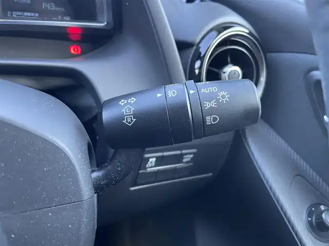 マツダ デミオ XD ツーリング 静岡県 2015(平27)年 5.2万km スノーフレイクホワイトパールマイカ ディーゼルターボ車/純正ナビ/（AM/FM/BT/USB）/バックカメラ/クルーズコントロール/ヘッドアップディスプレイ/スマートキー/プッシュスタート/パドルシフト/LEDヘッドライト/純正16インチアルミホイール/純正フロアマット/横滑り防止装置/電格ミラー/取扱説明書/保証書