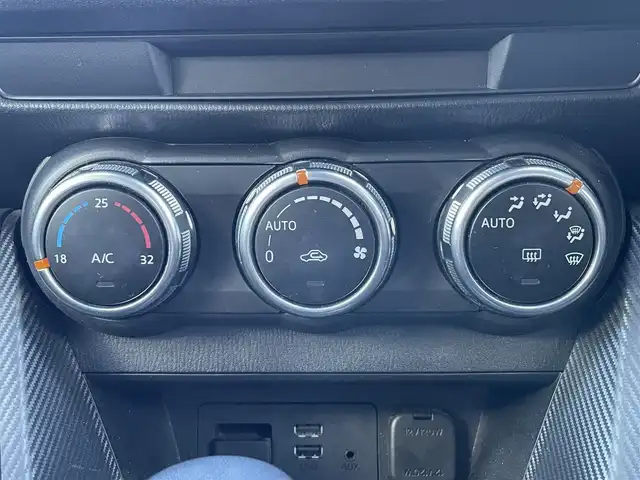 マツダ デミオ XD ツーリング 静岡県 2015(平27)年 5.2万km スノーフレイクホワイトパールマイカ ディーゼルターボ車/純正ナビ/（AM/FM/BT/USB）/バックカメラ/クルーズコントロール/ヘッドアップディスプレイ/スマートキー/プッシュスタート/パドルシフト/LEDヘッドライト/純正16インチアルミホイール/純正フロアマット/横滑り防止装置/電格ミラー/取扱説明書/保証書