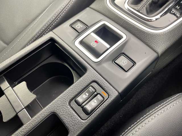 スバル レヴォーグ 1．6GT アイサイト 三重県 2020(令2)年 3.4万km ラピスブルーP ／禁煙車/／純正8インチナビ[CN-LX840D]/CD/DVD/フルセグTV／Blu-ray/Bluetooth/USB／SD/／フロント・バック・サイドカメラ/／スマートミラー/／アイサイト/・プリクラッシュブレーキ（衝突被害軽減ブレーキ）/・全車速追従機能付クルーズコントロール/・車線逸脱抑制（レーンキープアシスト）/・アダプティブクルーズコントロール/・オートビークルホールド (AVH)/・AT誤発進抑制制御（前後）/・先行車発進お知らせ機能/／ブラインドスポットモニター/／ETC/／電子パーキング/／オートブレーキホールド/／純正ドライブレコーダー/／メーカーオプション　レザーシート/／パワーシート（メモリー付き）/／シートヒーター/／LED/／オートライト/／オートマチックハイビーム/／フォグランプ/／革巻きステアリング/／パドルシフト/／ステアリングチルド機構/／純正17インチアルミ