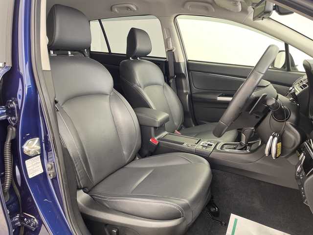 スバル レヴォーグ 1．6GT アイサイト 三重県 2020(令2)年 3.4万km ラピスブルーP ／禁煙車/／純正8インチナビ[CN-LX840D]/CD/DVD/フルセグTV／Blu-ray/Bluetooth/USB／SD/／フロント・バック・サイドカメラ/／スマートミラー/／アイサイト/・プリクラッシュブレーキ（衝突被害軽減ブレーキ）/・全車速追従機能付クルーズコントロール/・車線逸脱抑制（レーンキープアシスト）/・アダプティブクルーズコントロール/・オートビークルホールド (AVH)/・AT誤発進抑制制御（前後）/・先行車発進お知らせ機能/／ブラインドスポットモニター/／ETC/／電子パーキング/／オートブレーキホールド/／純正ドライブレコーダー/／メーカーオプション　レザーシート/／パワーシート（メモリー付き）/／シートヒーター/／LED/／オートライト/／オートマチックハイビーム/／フォグランプ/／革巻きステアリング/／パドルシフト/／ステアリングチルド機構/／純正17インチアルミ