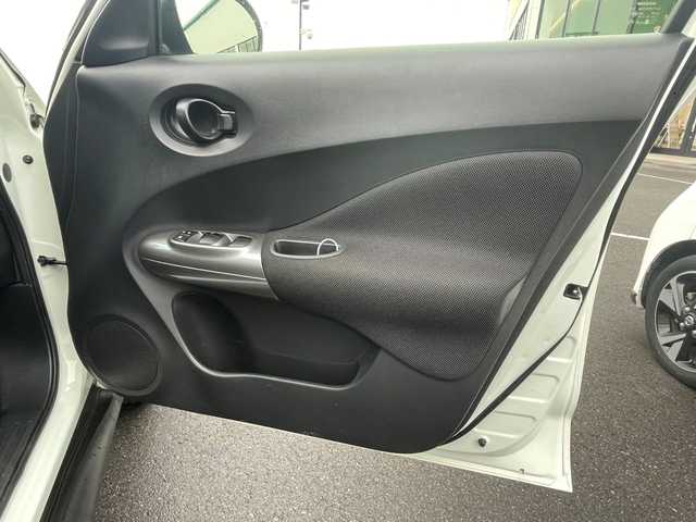 日産 ジューク 15RS タイプV 茨城県 2012(平24)年 7.5万km パール スマートキー/プッシュスタート/ドアバイザー/社外フロアマット/社外アルミホイール/電動格納ミラー/ダブルエアバッグ/オーディオレス/取扱説明書/保証書/記録簿/自家用車/パワーウィンドウ