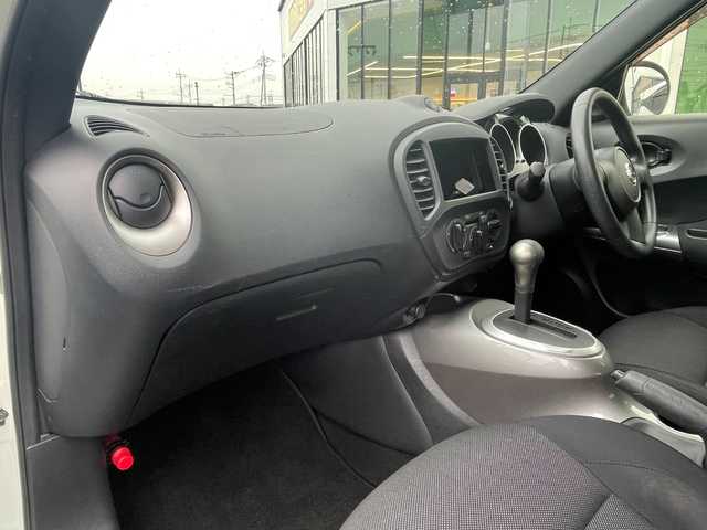 日産 ジューク 15RS タイプV 茨城県 2012(平24)年 7.5万km パール スマートキー/プッシュスタート/ドアバイザー/社外フロアマット/社外アルミホイール/電動格納ミラー/ダブルエアバッグ/オーディオレス/取扱説明書/保証書/記録簿/自家用車/パワーウィンドウ