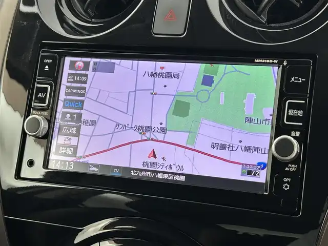 日産 ノート e－パワー メダリスト 福岡県 2017(平29)年 2.5万km ブリリアントシルバー 純正ナビ（ＢＴ，フルセグＴＶ）　/バックカメラ　/前方ドライブレコーダー　/ＥＴＣ　/エマージェンシーブレーキ　/レーンキープ　/横滑り防止装置　/ハーフレザーシート　/純正フロアマット　/純正１５インチＡＷ　/ＬＥＤ