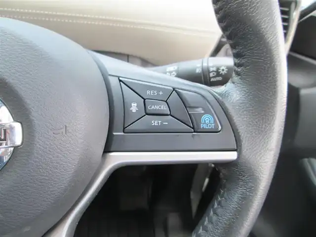 日産 セレナ ハイウェイスター Vセレクション 千葉県 2017(平29)年 5.5万km ブリリアントホワイトパール 純正9型SDナビ、フルセグTV(走行中視聴可)/アラウンドビューモニター/純正オーディオ【DVD/CD/BD/BT/SD/USB】/純正後席フリップダウンモニター/プロパイロット/両側パワースライドドア/ハンズフリーオートスライドドア/デジタルインナーミラー/LEDヘッドライト&ハロゲンフォグ/エマージェンシーブレーキ/レーダークルーズコントロール/LDP/オートブレーキホールド/前後コーナーセンサー/純正ナビ連動前方ドライブレコーダー/ビルトインETC/取扱説明書/新車時保証書