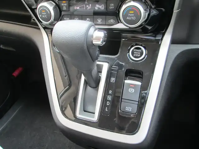 日産 セレナ ハイウェイスター Vセレクション 千葉県 2017(平29)年 5.5万km ブリリアントホワイトパール 純正9型SDナビ、フルセグTV(走行中視聴可)/アラウンドビューモニター/純正オーディオ【DVD/CD/BD/BT/SD/USB】/純正後席フリップダウンモニター/プロパイロット/両側パワースライドドア/ハンズフリーオートスライドドア/デジタルインナーミラー/LEDヘッドライト&ハロゲンフォグ/エマージェンシーブレーキ/レーダークルーズコントロール/LDP/オートブレーキホールド/前後コーナーセンサー/純正ナビ連動前方ドライブレコーダー/ビルトインETC/取扱説明書/新車時保証書