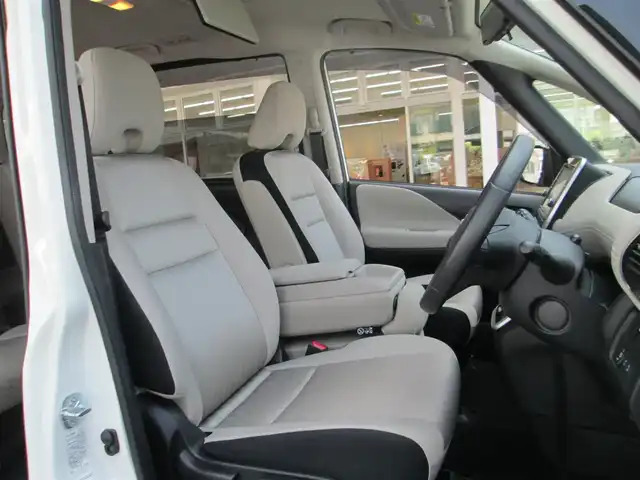 日産 セレナ ハイウェイスター Vセレクション 千葉県 2017(平29)年 5.5万km ブリリアントホワイトパール 純正9型SDナビ、フルセグTV(走行中視聴可)/アラウンドビューモニター/純正オーディオ【DVD/CD/BD/BT/SD/USB】/純正後席フリップダウンモニター/プロパイロット/両側パワースライドドア/ハンズフリーオートスライドドア/デジタルインナーミラー/LEDヘッドライト&ハロゲンフォグ/エマージェンシーブレーキ/レーダークルーズコントロール/LDP/オートブレーキホールド/前後コーナーセンサー/純正ナビ連動前方ドライブレコーダー/ビルトインETC/取扱説明書/新車時保証書