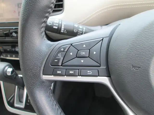 日産 セレナ ハイウェイスター Vセレクション 千葉県 2017(平29)年 5.5万km ブリリアントホワイトパール 純正9型SDナビ、フルセグTV(走行中視聴可)/アラウンドビューモニター/純正オーディオ【DVD/CD/BD/BT/SD/USB】/純正後席フリップダウンモニター/プロパイロット/両側パワースライドドア/ハンズフリーオートスライドドア/デジタルインナーミラー/LEDヘッドライト&ハロゲンフォグ/エマージェンシーブレーキ/レーダークルーズコントロール/LDP/オートブレーキホールド/前後コーナーセンサー/純正ナビ連動前方ドライブレコーダー/ビルトインETC/取扱説明書/新車時保証書
