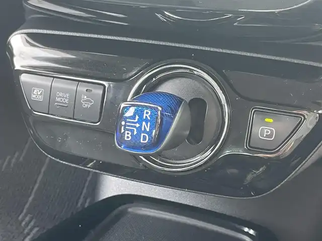 トヨタ プリウス A ツーリングセレクション 道東・釧路十勝 2019(令1)年 7.1万km グレーメタリック 4WD/TRDエアロ/純正9インチナビ/(FM AM CD DVD BT フルセグTV)/バックカメラ/パワーシート/シートヒーター /ETC2.0/衝突軽減ブレーキ/HUD/レーダークルーズコントロール/プッシュスタート/スマートキー/LEDヘッドライト/オートライト/オートハイビーム