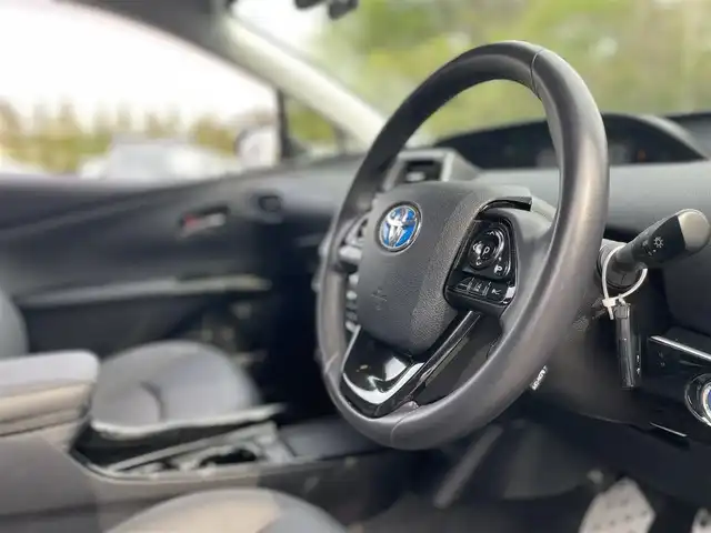 トヨタ プリウス A ツーリングセレクション 道東・釧路十勝 2019(令1)年 7.1万km グレーメタリック 4WD/TRDエアロ/純正9インチナビ/(FM AM CD DVD BT フルセグTV)/バックカメラ/パワーシート/シートヒーター /ETC2.0/衝突軽減ブレーキ/HUD/レーダークルーズコントロール/プッシュスタート/スマートキー/LEDヘッドライト/オートライト/オートハイビーム