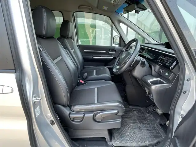 ホンダ ステップワゴン スパーダ クルスピセンシング 道央・札幌 2020(令2)年 6.1万km スーパープラチナメタリック ４WD/純正ディーラーOPナビ/CD/DVD/BT/フルセグ/純正フリップダウンモニター/ホンダセンシング/衝突被害軽減ブレーキ/横滑り防止装置/アダプティブクルーズコントロール/レーンキープアシスト/コーナーセンサー/バックカメラ/ビルトインETC2.0/ドライブレコーダー/アイドリングストップ/ECONモード/ワイパーデアイサー/両側パワースライドドア/前席シートヒーター/ハーフレザーシート/革巻きステアリング/ステアリングリモコン/パドルシフト/レーダー探知機/プッシュスタート/スマートキー/LEDヘッドライト/オートライト/フォグランプ/電動格納ミラー/ヒーテッドドアミラー/ウィンカーミラー/フロアマット/ドアバイザー/純正エンジンスターター/純正AW付夏タイヤ積込/205/60/R16/2020年/山1mm