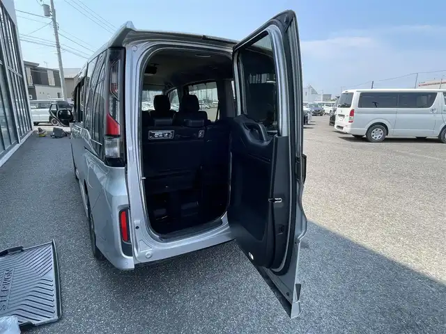 ホンダ ステップワゴン スパーダ クルスピセンシング 道央・札幌 2020(令2)年 6.1万km スーパープラチナメタリック ４WD/純正ディーラーOPナビ/CD/DVD/BT/フルセグ/純正フリップダウンモニター/ホンダセンシング/衝突被害軽減ブレーキ/横滑り防止装置/アダプティブクルーズコントロール/レーンキープアシスト/コーナーセンサー/バックカメラ/ビルトインETC2.0/ドライブレコーダー/アイドリングストップ/ECONモード/ワイパーデアイサー/両側パワースライドドア/前席シートヒーター/ハーフレザーシート/革巻きステアリング/ステアリングリモコン/パドルシフト/レーダー探知機/プッシュスタート/スマートキー/LEDヘッドライト/オートライト/フォグランプ/電動格納ミラー/ヒーテッドドアミラー/ウィンカーミラー/フロアマット/ドアバイザー/純正エンジンスターター/純正AW付夏タイヤ積込/205/60/R16/2020年/山1mm