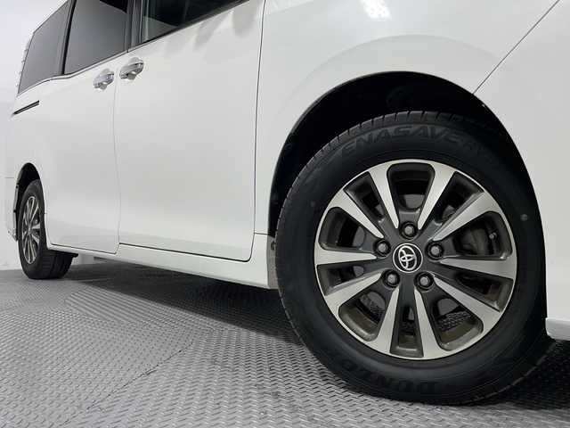 トヨタ エスクァイア Gi 広島県 2020(令2)年 4.9万km ホワイトパールクリスタルシャイン 禁煙車/純正９型ナビ(NSZT-Y68T)/１２型後席フリップダウンモニター/両側パワースライドドア/バックカメラ/シートヒーター(運転席/助手席)/クルーズコントロール/ドラレコ(360°)/ＥＴＣ/オートマチックハイビーム/コーナーセンサー(前後)/フォグランプ/ＬＥＤライト/衝突軽減/レーンキープアシスト/純正15インチアルミホイール(195/65/R15)/エアバッグ(運転席/助手席)