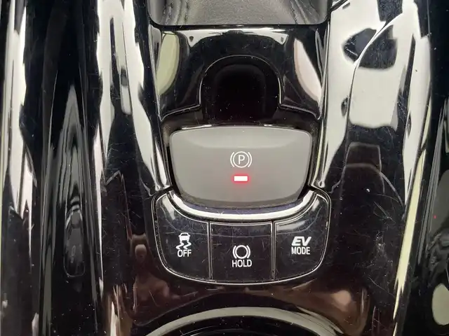 トヨタ Ｃ－ＨＲ G 三重県 2020(令2)年 5.8万km ブラックマイカ 禁煙車/純正ディスプレイオーディオ/・ナビ機能/・Bluetooth・USB・AM/FM/トヨタセーフティセンス/プリクラッシュセーフティシステム/レーンキープアシスト/BSM/レーダークルーズコントロール/AUTOライト/オートマチックハイビーム/オートワイパー/前後ドラレコ/パノラミックビューモニター/革巻きステアリング/電子パーキング/ビルドインETC/スタッドレスタイヤ積込