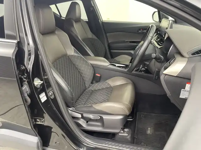 トヨタ Ｃ－ＨＲ G 三重県 2020(令2)年 5.8万km ブラックマイカ 禁煙車/純正ディスプレイオーディオ/・ナビ機能/・Bluetooth・USB・AM/FM/トヨタセーフティセンス/プリクラッシュセーフティシステム/レーンキープアシスト/BSM/レーダークルーズコントロール/AUTOライト/オートマチックハイビーム/オートワイパー/前後ドラレコ/パノラミックビューモニター/革巻きステアリング/電子パーキング/ビルドインETC/スタッドレスタイヤ積込