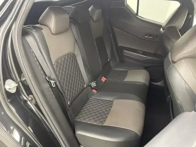 トヨタ Ｃ－ＨＲ G 三重県 2020(令2)年 5.8万km ブラックマイカ 禁煙車/純正ディスプレイオーディオ/・ナビ機能/・Bluetooth・USB・AM/FM/トヨタセーフティセンス/プリクラッシュセーフティシステム/レーンキープアシスト/BSM/レーダークルーズコントロール/AUTOライト/オートマチックハイビーム/オートワイパー/前後ドラレコ/パノラミックビューモニター/革巻きステアリング/電子パーキング/ビルドインETC/スタッドレスタイヤ積込