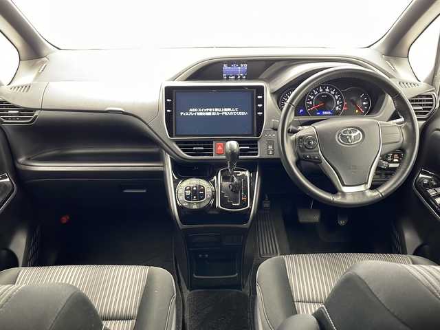 トヨタ ヴォクシー ZS 煌 千葉県 2018(平30)年 6万km ブラック 純正10インチナビ/プリクラッシュセーフティ/レーンキープアシスト/クルーズコントロール/オートハイビーム/オートライト/ステアリングスイッチ/アイドリングストップ/プッシュスタート/ステアリングスイッチ/革巻きステアリング/両側パワースライドドア/フリップダウンモニター/シートバックテーブル/サンシェード/バックカメラ/純正ドライブレコーダー/ＥＴＣ/純正フロアマット/フォグランプ/純正アルミホイール