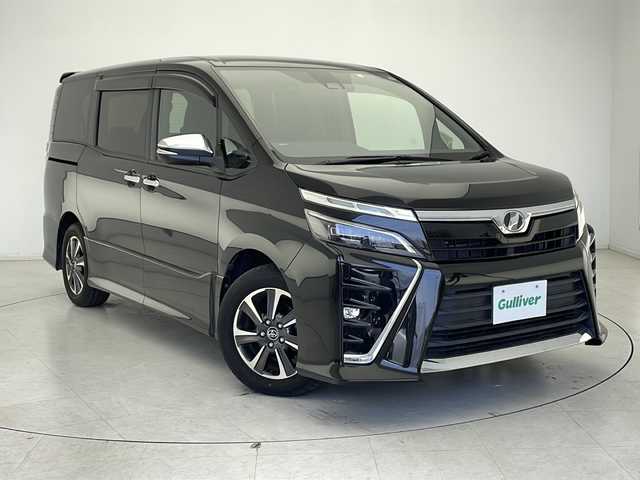 トヨタ ヴォクシー ZS 煌 千葉県 2018(平30)年 6万km ブラック 純正10インチナビ/プリクラッシュセーフティ/レーンキープアシスト/クルーズコントロール/オートハイビーム/オートライト/ステアリングスイッチ/アイドリングストップ/プッシュスタート/ステアリングスイッチ/革巻きステアリング/両側パワースライドドア/フリップダウンモニター/シートバックテーブル/サンシェード/バックカメラ/純正ドライブレコーダー/ＥＴＣ/純正フロアマット/フォグランプ/純正アルミホイール
