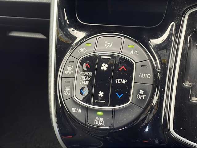 トヨタ ヴォクシー ZS 煌 千葉県 2018(平30)年 6万km ブラック 純正10インチナビ/プリクラッシュセーフティ/レーンキープアシスト/クルーズコントロール/オートハイビーム/オートライト/ステアリングスイッチ/アイドリングストップ/プッシュスタート/ステアリングスイッチ/革巻きステアリング/両側パワースライドドア/フリップダウンモニター/シートバックテーブル/サンシェード/バックカメラ/純正ドライブレコーダー/ＥＴＣ/純正フロアマット/フォグランプ/純正アルミホイール