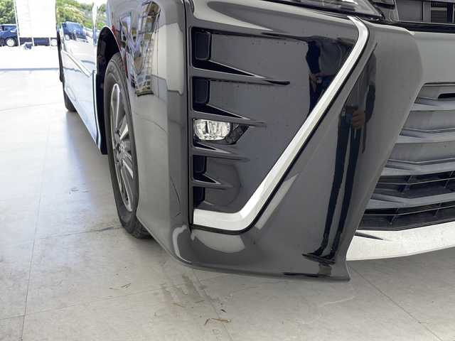 トヨタ ヴォクシー ZS 煌 千葉県 2018(平30)年 6万km ブラック 純正10インチナビ/プリクラッシュセーフティ/レーンキープアシスト/クルーズコントロール/オートハイビーム/オートライト/ステアリングスイッチ/アイドリングストップ/プッシュスタート/ステアリングスイッチ/革巻きステアリング/両側パワースライドドア/フリップダウンモニター/シートバックテーブル/サンシェード/バックカメラ/純正ドライブレコーダー/ＥＴＣ/純正フロアマット/フォグランプ/純正アルミホイール
