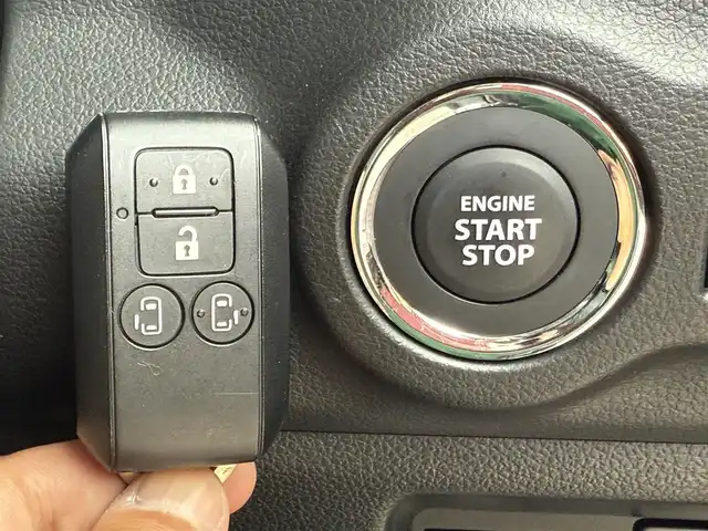 スズキ スペーシア カスタム HYBRID XS ターボ 道南・函館 2024(令6)年 0.2万km ブルーイッシュブラックパール3 ・衝突被害軽減ブレーキ/・レーダークルーズコントロール/・レーンキープアシスト/・前後コーナーセンサー/・オートマチックハイビーム/・オートライト/・横滑り防止装置/・オットマン/・前席シートヒーター/・ヘッドアップディスプレイ/・ステアリングヒーター/・パドルシフト/・マニュアルレベリング