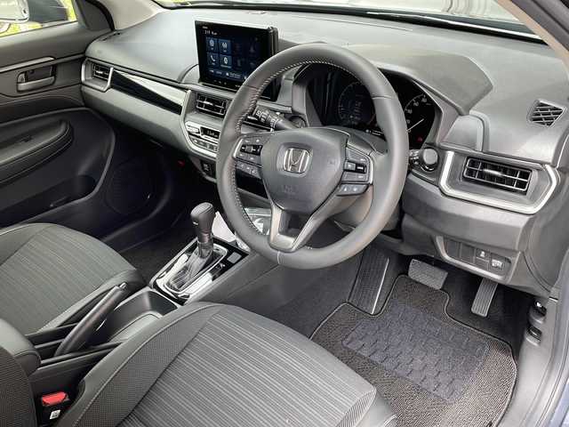 ホンダ ＷＲ－Ｖ Z 静岡県 2025(令7)年 0.2万km メテオロイドグレーメタリック 【安全機能】/ホンダセンシング/アダプティブ・クルーズ・コントロール（ACC）/・渋滞追従機能/車線維持支援システム（LKAS）/・作動車速：約65km/hから100km/h間/・ステアリング制御/衝突軽減ブレーキ（CMBS）/・歩行者検知機能/・作動車速：約80km/h未満時/・対向車車速：約30km/hから80km/h時/誤発進抑制機能（前後）/・前：ミリ波レーダー検知：作動車速10km/h未満　後：ソナー検知：作動車速10km/h未満/歩行者事故低減ステアリング/・作動車速10km/hから40km/h間/路外逸脱抑制機能/・作動車速：約60km/hから100km/h間/先行車発進お知らせ機能/標識認識機能/オートハイビーム/フロント＆バックソナー/【主要装備】/純正ディスプレイオーディオ　/プリクラッシュセーフティ　/ハーフレザーシート　/パドルシフト　/ステアリングスイッチ　/バックカメラ　/コーナーセンサー　/ＥＴＣ　/オートライト