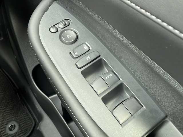 ホンダ ＷＲ－Ｖ Z 静岡県 2025(令7)年 0.2万km メテオロイドグレーメタリック 【安全機能】/ホンダセンシング/アダプティブ・クルーズ・コントロール（ACC）/・渋滞追従機能/車線維持支援システム（LKAS）/・作動車速：約65km/hから100km/h間/・ステアリング制御/衝突軽減ブレーキ（CMBS）/・歩行者検知機能/・作動車速：約80km/h未満時/・対向車車速：約30km/hから80km/h時/誤発進抑制機能（前後）/・前：ミリ波レーダー検知：作動車速10km/h未満　後：ソナー検知：作動車速10km/h未満/歩行者事故低減ステアリング/・作動車速10km/hから40km/h間/路外逸脱抑制機能/・作動車速：約60km/hから100km/h間/先行車発進お知らせ機能/標識認識機能/オートハイビーム/フロント＆バックソナー/【主要装備】/純正ディスプレイオーディオ　/プリクラッシュセーフティ　/ハーフレザーシート　/パドルシフト　/ステアリングスイッチ　/バックカメラ　/コーナーセンサー　/ＥＴＣ　/オートライト