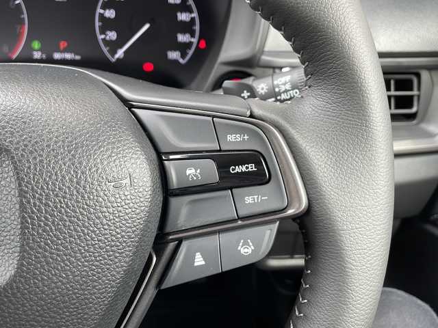 ホンダ ＷＲ－Ｖ Z 静岡県 2025(令7)年 0.2万km メテオロイドグレーメタリック 【安全機能】/ホンダセンシング/アダプティブ・クルーズ・コントロール（ACC）/・渋滞追従機能/車線維持支援システム（LKAS）/・作動車速：約65km/hから100km/h間/・ステアリング制御/衝突軽減ブレーキ（CMBS）/・歩行者検知機能/・作動車速：約80km/h未満時/・対向車車速：約30km/hから80km/h時/誤発進抑制機能（前後）/・前：ミリ波レーダー検知：作動車速10km/h未満　後：ソナー検知：作動車速10km/h未満/歩行者事故低減ステアリング/・作動車速10km/hから40km/h間/路外逸脱抑制機能/・作動車速：約60km/hから100km/h間/先行車発進お知らせ機能/標識認識機能/オートハイビーム/フロント＆バックソナー/【主要装備】/純正ディスプレイオーディオ　/プリクラッシュセーフティ　/ハーフレザーシート　/パドルシフト　/ステアリングスイッチ　/バックカメラ　/コーナーセンサー　/ＥＴＣ　/オートライト