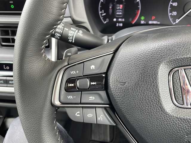 ホンダ ＷＲ－Ｖ Z 静岡県 2025(令7)年 0.2万km メテオロイドグレーメタリック 【安全機能】/ホンダセンシング/アダプティブ・クルーズ・コントロール（ACC）/・渋滞追従機能/車線維持支援システム（LKAS）/・作動車速：約65km/hから100km/h間/・ステアリング制御/衝突軽減ブレーキ（CMBS）/・歩行者検知機能/・作動車速：約80km/h未満時/・対向車車速：約30km/hから80km/h時/誤発進抑制機能（前後）/・前：ミリ波レーダー検知：作動車速10km/h未満　後：ソナー検知：作動車速10km/h未満/歩行者事故低減ステアリング/・作動車速10km/hから40km/h間/路外逸脱抑制機能/・作動車速：約60km/hから100km/h間/先行車発進お知らせ機能/標識認識機能/オートハイビーム/フロント＆バックソナー/【主要装備】/純正ディスプレイオーディオ　/プリクラッシュセーフティ　/ハーフレザーシート　/パドルシフト　/ステアリングスイッチ　/バックカメラ　/コーナーセンサー　/ＥＴＣ　/オートライト