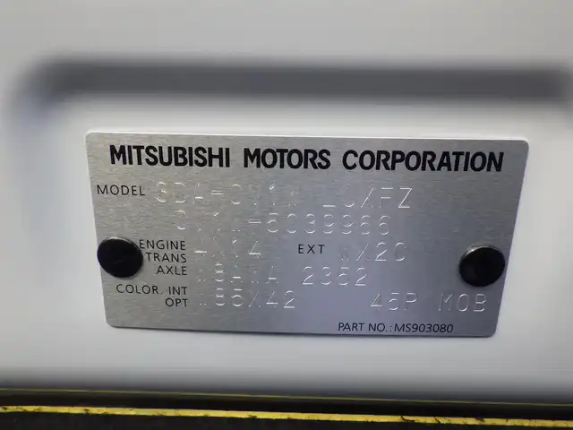 三菱 デリカＤ：５ シャモニー 千葉県 2025(令7)年 0.1千km 白Ⅱ CHAMONIX (8人)　4WD　e-Assist/オリジナルナビ取付パッケージ＋リアモニター取付パッケージ(25/300)　ステップレス　（8人）D:5専用11型ナビゲーション(322/300)　12.8型後席用モニター(143550円)/e-Assist/・衝突被害軽減ブレーキシステム（FCM）/・車線逸脱警報システム（LDW）/・誤発進抑制機能（前進＆後退時）（UMS）/・レーダークルーズコントロールシステム（ACC）/・オートマチックハイビーム[AHB]/エレクトリックテールゲート/両側パワースライドドア/純正メモリーナビ/地デジTV/【DVD/CD再生機能　Bluetooth接続】/マルチアラウンドモニター/革巻きステアリング/ステアリングスイッチ/パドルシフト/ハーフレザーシート/運転席パワーシート/前席シートヒーター/LEDヘッドライト/フォグライト/ウインカーミラー/純正18インチアルミホイル/サイド/カーテンエアバッグ/キーレスオペレーションシステム
