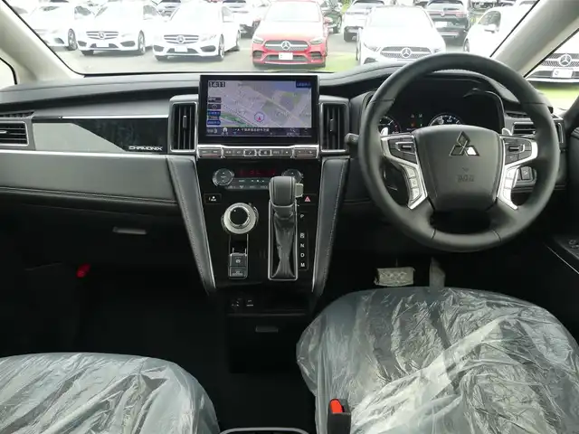 三菱 デリカＤ：５ シャモニー 千葉県 2025(令7)年 0.1千km 白Ⅱ CHAMONIX (8人)　4WD　e-Assist/オリジナルナビ取付パッケージ＋リアモニター取付パッケージ(25/300)　ステップレス　（8人）D:5専用11型ナビゲーション(322/300)　12.8型後席用モニター(143550円)/e-Assist/・衝突被害軽減ブレーキシステム（FCM）/・車線逸脱警報システム（LDW）/・誤発進抑制機能（前進＆後退時）（UMS）/・レーダークルーズコントロールシステム（ACC）/・オートマチックハイビーム[AHB]/エレクトリックテールゲート/両側パワースライドドア/純正メモリーナビ/地デジTV/【DVD/CD再生機能　Bluetooth接続】/マルチアラウンドモニター/革巻きステアリング/ステアリングスイッチ/パドルシフト/ハーフレザーシート/運転席パワーシート/前席シートヒーター/LEDヘッドライト/フォグライト/ウインカーミラー/純正18インチアルミホイル/サイド/カーテンエアバッグ/キーレスオペレーションシステム
