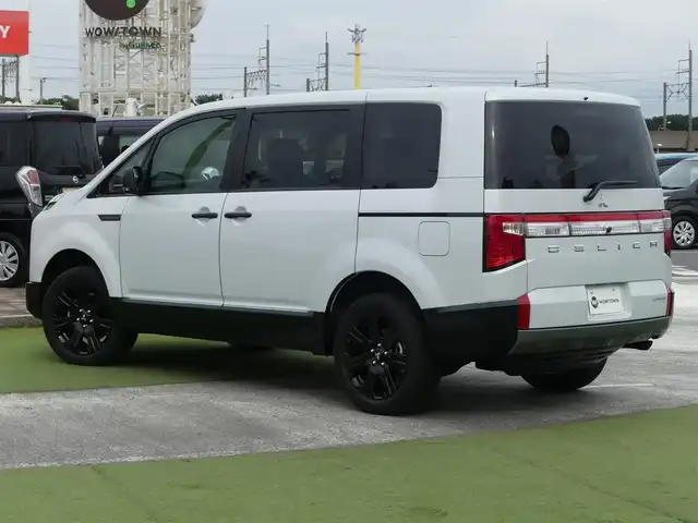 三菱 デリカＤ：５ シャモニー 千葉県 2025(令7)年 0.1千km 白Ⅱ CHAMONIX (8人)　4WD　e-Assist/オリジナルナビ取付パッケージ＋リアモニター取付パッケージ(25/300)　ステップレス　（8人）D:5専用11型ナビゲーション(322/300)　12.8型後席用モニター(143550円)/e-Assist/・衝突被害軽減ブレーキシステム（FCM）/・車線逸脱警報システム（LDW）/・誤発進抑制機能（前進＆後退時）（UMS）/・レーダークルーズコントロールシステム（ACC）/・オートマチックハイビーム[AHB]/エレクトリックテールゲート/両側パワースライドドア/純正メモリーナビ/地デジTV/【DVD/CD再生機能　Bluetooth接続】/マルチアラウンドモニター/革巻きステアリング/ステアリングスイッチ/パドルシフト/ハーフレザーシート/運転席パワーシート/前席シートヒーター/LEDヘッドライト/フォグライト/ウインカーミラー/純正18インチアルミホイル/サイド/カーテンエアバッグ/キーレスオペレーションシステム