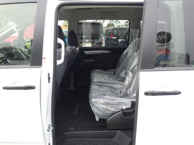 三菱 デリカＤ：５ シャモニー 千葉県 2025(令7)年 0.1千km 白Ⅱ CHAMONIX (8人)　4WD　e-Assist/オリジナルナビ取付パッケージ＋リアモニター取付パッケージ(25/300)　ステップレス　（8人）D:5専用11型ナビゲーション(322/300)　12.8型後席用モニター(143550円)/e-Assist/・衝突被害軽減ブレーキシステム（FCM）/・車線逸脱警報システム（LDW）/・誤発進抑制機能（前進＆後退時）（UMS）/・レーダークルーズコントロールシステム（ACC）/・オートマチックハイビーム[AHB]/エレクトリックテールゲート/両側パワースライドドア/純正メモリーナビ/地デジTV/【DVD/CD再生機能　Bluetooth接続】/マルチアラウンドモニター/革巻きステアリング/ステアリングスイッチ/パドルシフト/ハーフレザーシート/運転席パワーシート/前席シートヒーター/LEDヘッドライト/フォグライト/ウインカーミラー/純正18インチアルミホイル/サイド/カーテンエアバッグ/キーレスオペレーションシステム