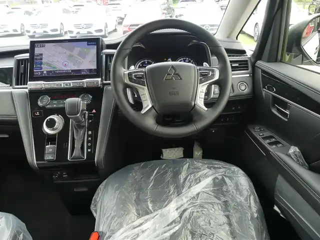 三菱 デリカＤ：５ シャモニー 千葉県 2025(令7)年 0.1千km 白Ⅱ CHAMONIX (8人)　4WD　e-Assist/オリジナルナビ取付パッケージ＋リアモニター取付パッケージ(25/300)　ステップレス　（8人）D:5専用11型ナビゲーション(322/300)　12.8型後席用モニター(143550円)/e-Assist/・衝突被害軽減ブレーキシステム（FCM）/・車線逸脱警報システム（LDW）/・誤発進抑制機能（前進＆後退時）（UMS）/・レーダークルーズコントロールシステム（ACC）/・オートマチックハイビーム[AHB]/エレクトリックテールゲート/両側パワースライドドア/純正メモリーナビ/地デジTV/【DVD/CD再生機能　Bluetooth接続】/マルチアラウンドモニター/革巻きステアリング/ステアリングスイッチ/パドルシフト/ハーフレザーシート/運転席パワーシート/前席シートヒーター/LEDヘッドライト/フォグライト/ウインカーミラー/純正18インチアルミホイル/サイド/カーテンエアバッグ/キーレスオペレーションシステム