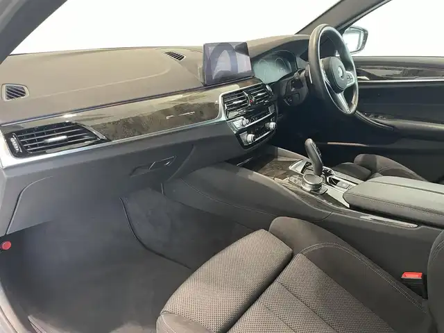 ＢＭＷ ５２３ｉ Mスポーツ 愛知県 2019(平31)年 5.2万km アルピンホワイトⅢ アダプティブＬＥＤ　/ＨＵＤ　/ＢＭＷコネクティッドナビ　/Ｂｌｕｅｔｏｏｔｈ　/フルセグＴＶ　/３６０度カメラ　/ミラーリング　/インテリジェントセーフティ　/ＡＣＣ　/ＬＫＡ　/ＢＳＭ　/ＰＤＣ　/ドライブレコーダー/ミラー型ETC/プッシュスタート/アイドリングストップ