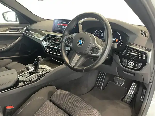 ＢＭＷ ５２３ｉ Mスポーツ 愛知県 2019(平31)年 5.2万km アルピンホワイトⅢ アダプティブＬＥＤ　/ＨＵＤ　/ＢＭＷコネクティッドナビ　/Ｂｌｕｅｔｏｏｔｈ　/フルセグＴＶ　/３６０度カメラ　/ミラーリング　/インテリジェントセーフティ　/ＡＣＣ　/ＬＫＡ　/ＢＳＭ　/ＰＤＣ　/ドライブレコーダー/ミラー型ETC/プッシュスタート/アイドリングストップ