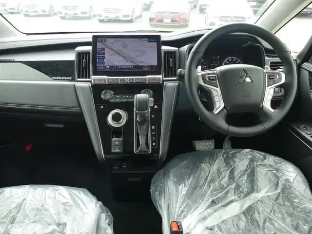 三菱 デリカＤ：５ シャモニー 千葉県 2025(令7)年 0.1千km 白Ⅱ CHAMONIX (8人)　4WD　e-Assist/オリジナルナビ取付パッケージ＋リアモニター取付パッケージ(25/300)　ステップレス　（8人）D:5専用11型ナビゲーション(322/300)　12.8型後席用モニター(143550円)/e-Assist/・衝突被害軽減ブレーキシステム（FCM）/・車線逸脱警報システム（LDW）/・誤発進抑制機能（前進＆後退時）（UMS）/・レーダークルーズコントロールシステム（ACC）/・オートマチックハイビーム[AHB]/エレクトリックテールゲート/両側パワースライドドア/ハーフレザーシート/運転席パワーシート/前席シートヒーター/純正メモリーナビ/地デジTV/【DVD/CD再生機能　Bluetooth接続】/【Apple CarPlay　Android Auto対応】/マルチアラウンドモニター/革巻きステアリング/ステアリングスイッチ/パドルシフト/LEDヘッドライト/フォグライト/ウインカーミラー/純正18インチアルミホイル/サイド/カーテンエアバッグ/キーレスオペレーションシステム