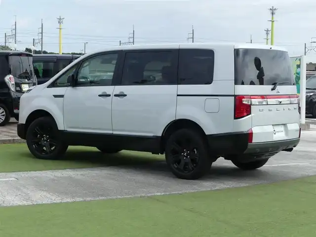 三菱 デリカＤ：５ シャモニー 千葉県 2025(令7)年 0.1千km 白Ⅱ CHAMONIX (8人)　4WD　e-Assist/オリジナルナビ取付パッケージ＋リアモニター取付パッケージ(25/300)　ステップレス　（8人）D:5専用11型ナビゲーション(322/300)　12.8型後席用モニター(143550円)/e-Assist/・衝突被害軽減ブレーキシステム（FCM）/・車線逸脱警報システム（LDW）/・誤発進抑制機能（前進＆後退時）（UMS）/・レーダークルーズコントロールシステム（ACC）/・オートマチックハイビーム[AHB]/エレクトリックテールゲート/両側パワースライドドア/ハーフレザーシート/運転席パワーシート/前席シートヒーター/純正メモリーナビ/地デジTV/【DVD/CD再生機能　Bluetooth接続】/【Apple CarPlay　Android Auto対応】/マルチアラウンドモニター/革巻きステアリング/ステアリングスイッチ/パドルシフト/LEDヘッドライト/フォグライト/ウインカーミラー/純正18インチアルミホイル/サイド/カーテンエアバッグ/キーレスオペレーションシステム
