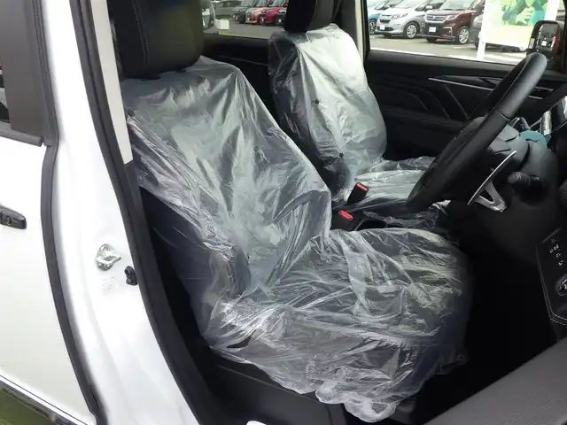 三菱 デリカＤ：５ シャモニー 千葉県 2025(令7)年 0.1千km 白Ⅱ CHAMONIX (8人)　4WD　e-Assist/オリジナルナビ取付パッケージ＋リアモニター取付パッケージ(25/300)　ステップレス　（8人）D:5専用11型ナビゲーション(322/300)　12.8型後席用モニター(143550円)/e-Assist/・衝突被害軽減ブレーキシステム（FCM）/・車線逸脱警報システム（LDW）/・誤発進抑制機能（前進＆後退時）（UMS）/・レーダークルーズコントロールシステム（ACC）/・オートマチックハイビーム[AHB]/エレクトリックテールゲート/両側パワースライドドア/ハーフレザーシート/運転席パワーシート/前席シートヒーター/純正メモリーナビ/地デジTV/【DVD/CD再生機能　Bluetooth接続】/【Apple CarPlay　Android Auto対応】/マルチアラウンドモニター/革巻きステアリング/ステアリングスイッチ/パドルシフト/LEDヘッドライト/フォグライト/ウインカーミラー/純正18インチアルミホイル/サイド/カーテンエアバッグ/キーレスオペレーションシステム