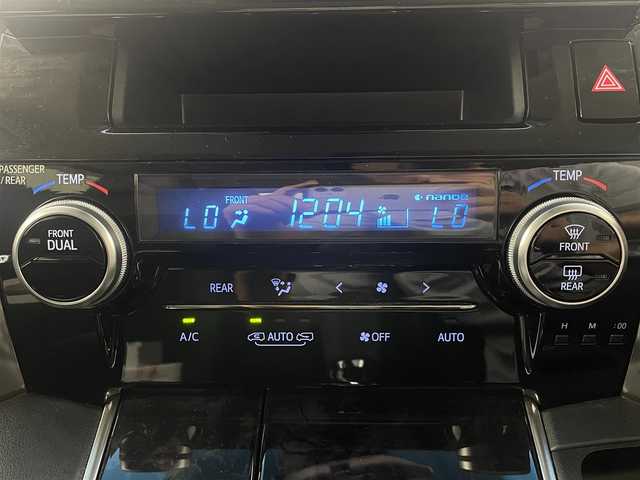 トヨタ ヴェルファイア Z Aエディション 大阪府 2018(平30)年 3.8万km ホワイトパールクリスタルシャイン トヨタセーフティセンス/　・プリクラッシュセーフティ/　・レーンディパーチャーアラート/　・オートマチックハイビーム/　・レーダークルーズコントロール/　・誤発進抑制機能/純正ディーラーナビ/　フルセグ/Bluetooth/CD/DVD/AM/FM/両側電動パワースライドドア/デジタルインナーミラー/社外フロントエアロ/パワーバックドア/バックカメラ/LEDヘッドライト/オートライト/オートマチッックハイビーム/電子パーキングブレーキ/オートホールド/純正18インチアルミホイール/スマートキー/ビルトインETC2.0/フロアマット/ドアバイザー