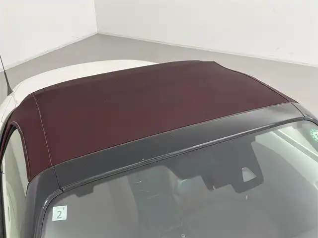 マツダ ロードスター 100周年特別記念車 群馬県 2021(令3)年 4.3万km スノーフレイクホワイトパールマイカ 特別仕様車【Ｓ　Ｌｅａｔｈｅｒ　Ｐａｃｋａｇｅ　１００周年特別記念車】/【特別装備】/・センターホイールキャップ（創立１００周年スペシャルロゴ付）/・オーナメント（創立１００周年スペシャルロゴ付）/・ヘッドレスト（創立１００周年スペシャルロゴ刻印：エンボス加工）/・アドバンストキー（創立１００周年スペシャルロゴ刻印＆１００周年専用化粧箱入り）/・フロアカーペット（レッド）/・フロアマット（創立１００周年記念バッジ付：レッド）/・ソフトトップカラー：ダークチェリー/・シート（材質：ナッパレザー／カラー：レッド）/・電動リモコン式ドアミラー（手動可倒式）/・１９５／５０Ｒ１６　８４Ｖタイヤ＆１６×６．５Ｊインチアルミホイール（高輝度塗装）/・エアコンルーバーベゼル（内側）/CD/DVD/Bluetooth/ワンセグTV/=====/特別仕様車　純正ディスプレイオーディオ　ＢＯＳＥサウンド　Ｂｌｕｅｔｏｏｔｈ　ワンセグＴＶ　赤本革シート　シートヒーター　　クルーズコントロール　ＢＳＭ　アダプティブＬＥＤヘッドライト　禁煙