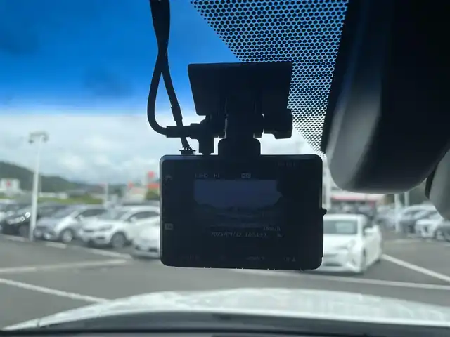 トヨタ ハリアー ハイブリッド Z レザーパッケージ 鹿児島県 2020(令2)年 8.9万km ホワイトパールクリスタルシャイン ハイブリッド車/純正JBLナビ/　　BT/フルセグ/バックカメラ/レーダークルーズコントロール/LEDヘッドライト/レザーシート/シートヒーター/純正19インチアルミホイール/USBポート/ビルトインETC2.0