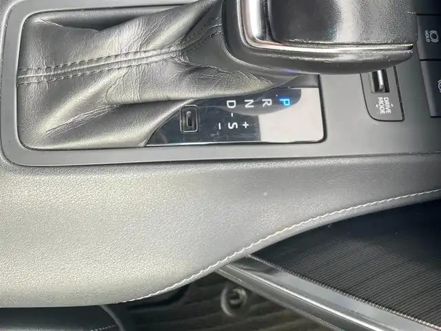 トヨタ ハリアー ハイブリッド Z レザーパッケージ 鹿児島県 2020(令2)年 8.9万km ホワイトパールクリスタルシャイン ハイブリッド車/純正JBLナビ/　　BT/フルセグ/バックカメラ/レーダークルーズコントロール/LEDヘッドライト/レザーシート/シートヒーター/純正19インチアルミホイール/USBポート/ビルトインETC2.0