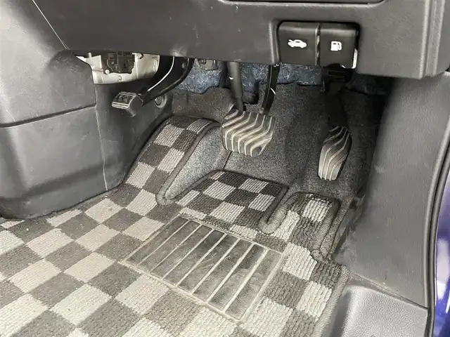 日産 セレナ ハイウェイスター Vセレクション 大分県 2017(平29)年 3.8万km アズライトブルー 純正ナビ/（フルセグ/Bluetooth/CD/DVD)/バックカメラ/クルーズコントロール/ETC/両側パワースライドドア/ステアリングスイッチ/シートバックテーブル/プッシュスタート/スマートキー/オートライト/電動格納ミラー/LEDヘッドライト/純正フロアマット/純正16インチアルミホイール