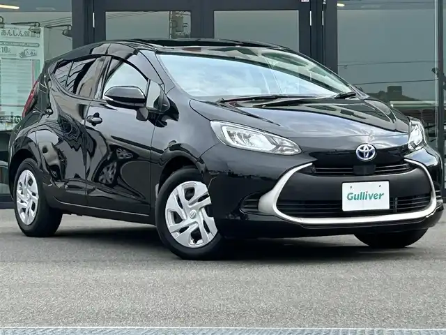 トヨタ アクア G 愛媛県 2023(令5)年 2万km ブラックマイカ 純正ディスプレイオーディオ（ナビ登録済み）/BT/フルセグTV/USB/バックカメラ/トヨタセーフティセンス/アダクティブクルーズコントロール/プリクラッシュセーフティ/レーンキープアシストシステム/レーダークルーズコントロール/前後コーナーセンサー/LEDヘッドライト/オートライト/オートマチックハイビーム/純正フロアマット/スマートキー/スペアー１本/プッシュスタート
