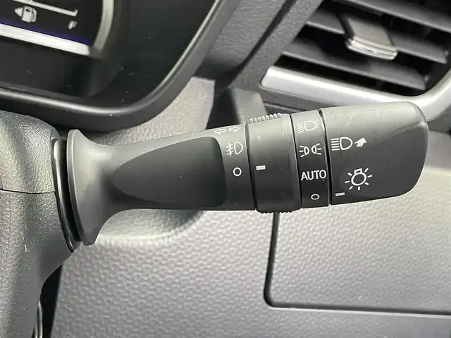トヨタ ルーミー カスタムG－T 滋賀県 2020(令2)年 2.5万km パールホワイトⅢ 純正9インチナビ/【Bluetooth/CD/DVD/フルセグTV】/両側パワースライドドア/全方位カメラ/クルーズコントロール/クリアランスソナー/レーンディパーチャーアラート/衝突軽減ブレーキ/LEDヘッドライト/オートライト/オートマチックハイビーム/D/Nシートヒーター/ビルトインETC2.0/前後ドライブレコーダー/プッシュスタート/スマートキー/ステアリングリモコン