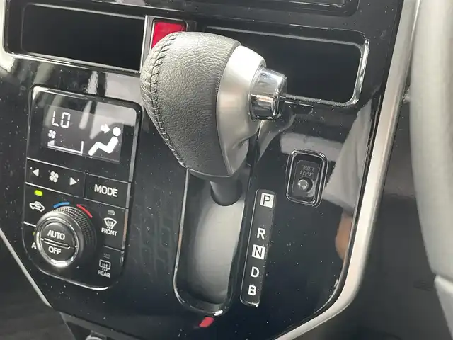 トヨタ ルーミー カスタムG－T 滋賀県 2020(令2)年 2.5万km パールホワイトⅢ 純正9インチナビ/【Bluetooth/CD/DVD/フルセグTV】/両側パワースライドドア/全方位カメラ/クルーズコントロール/クリアランスソナー/レーンディパーチャーアラート/衝突軽減ブレーキ/LEDヘッドライト/オートライト/オートマチックハイビーム/D/Nシートヒーター/ビルトインETC2.0/前後ドライブレコーダー/プッシュスタート/スマートキー/ステアリングリモコン